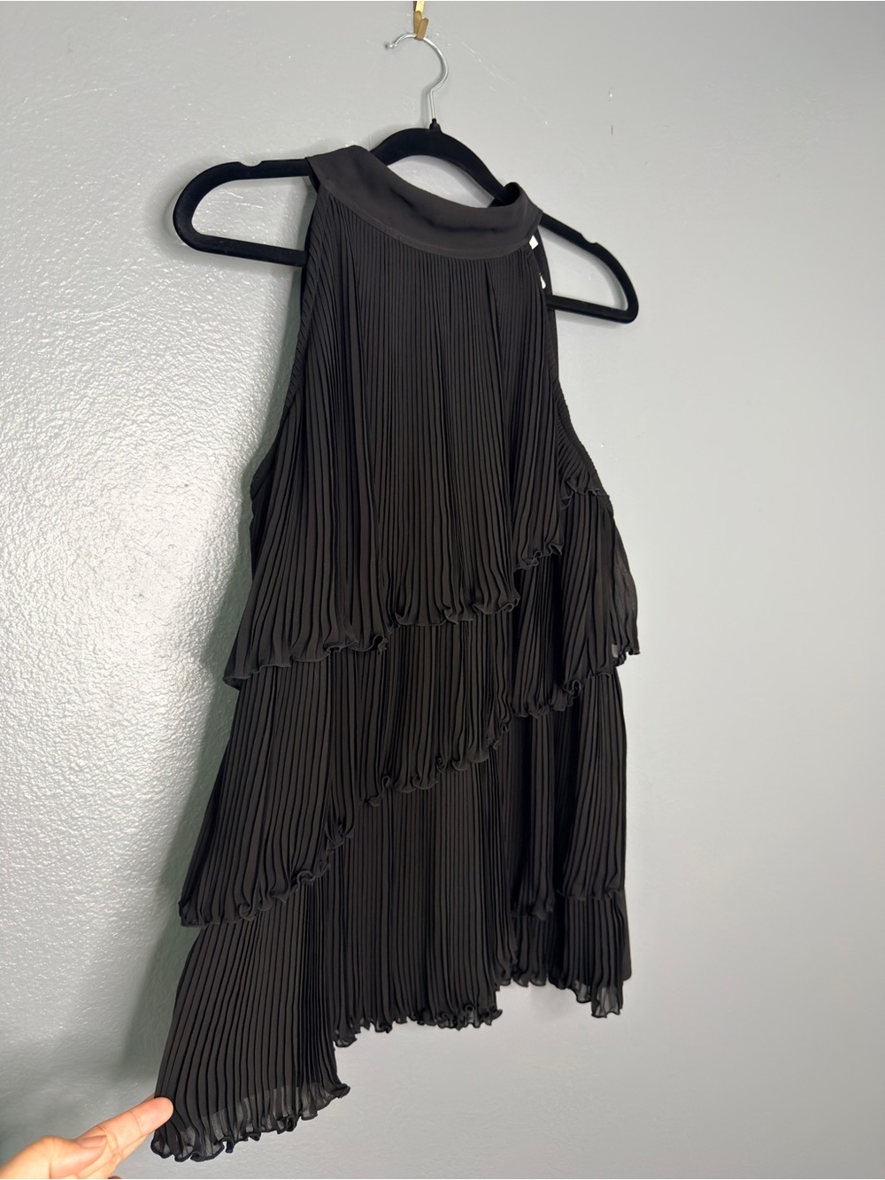 White House Black Market Black Pleated Tiered Sexy Vampy Top Office Large